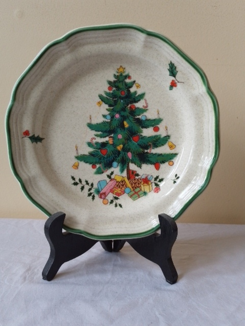 Vintage Mikasa, Festive Season Dinner Plate